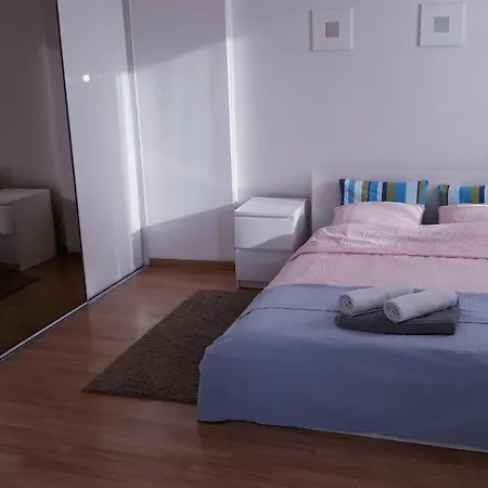 Aleje Jerozolimskie Apartment *